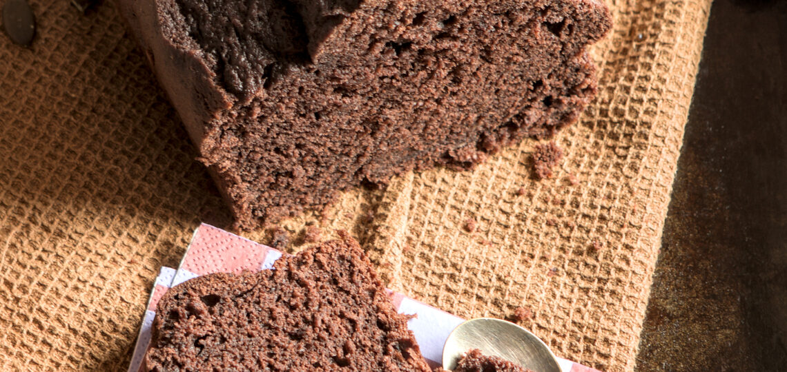 wilgotne ciasto bananowe z dojrzałych bananów